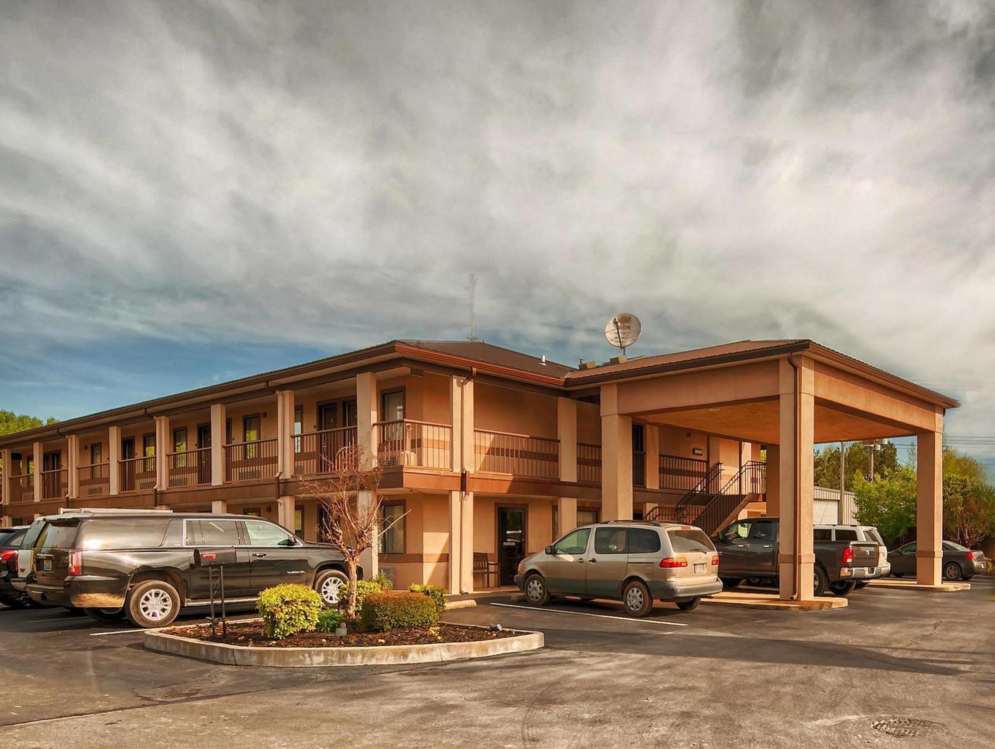 Econo Lodge Ripley Exterior photo